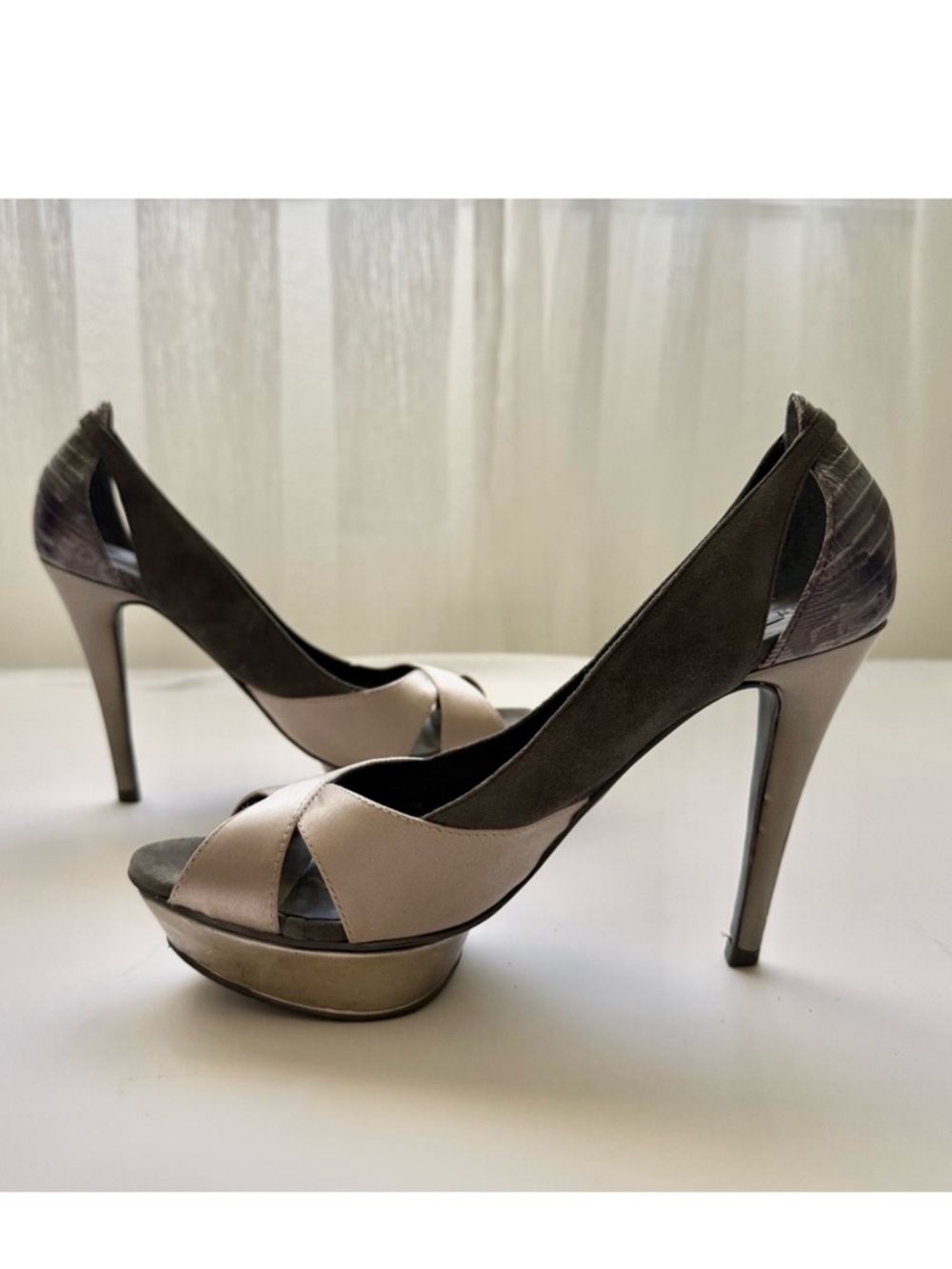 BCBGMaxAzria Two-Tone Peep Toe Platform Heels Size 7.5 / Neutral High Heel